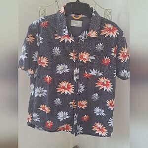 Men's Free Planet Button Down Shirt, Size Large.